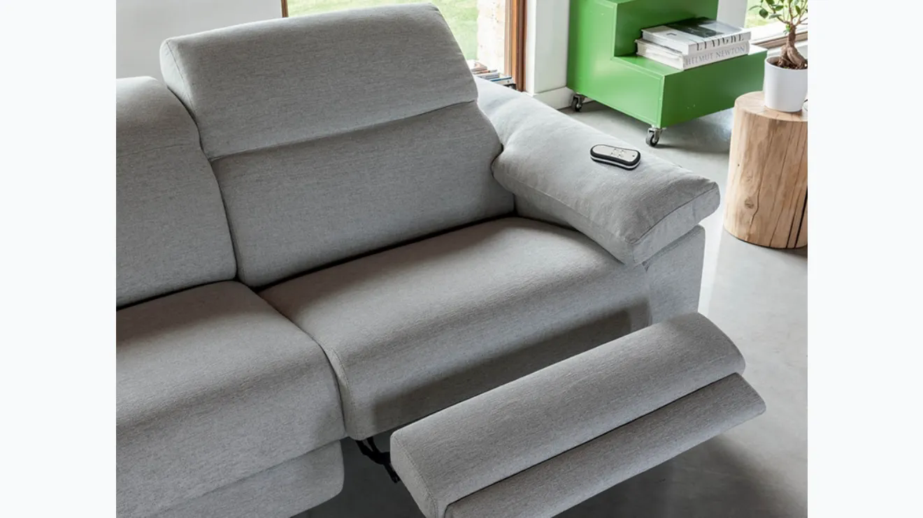 Divano relax lineare in tessuto imbottito Eden di Rigosalotti