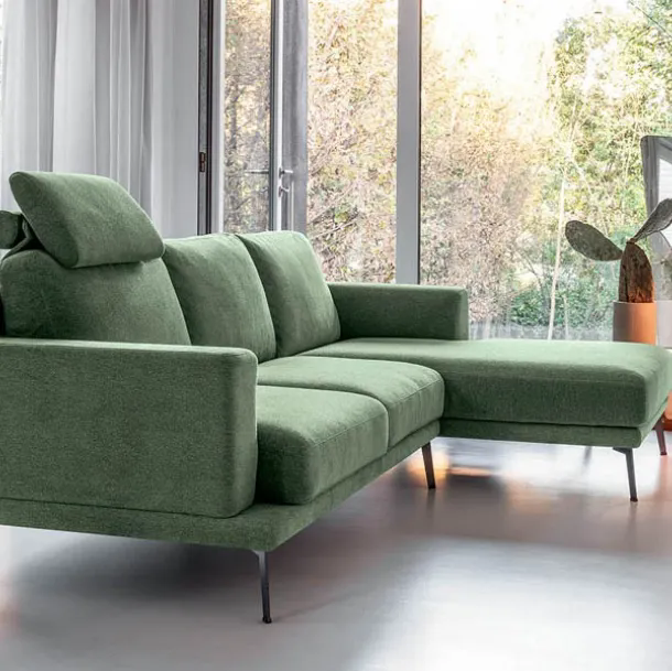 Divano con penisola Trebon di Rigosalotti