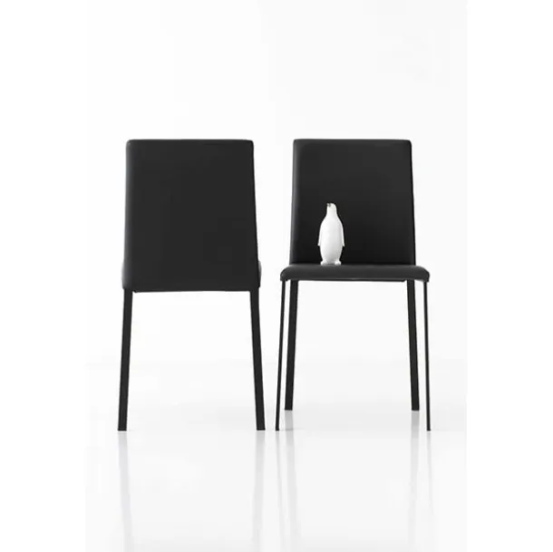 Sedia Giulia in ecopelle con struttura in metallo di Cinquepuntozero