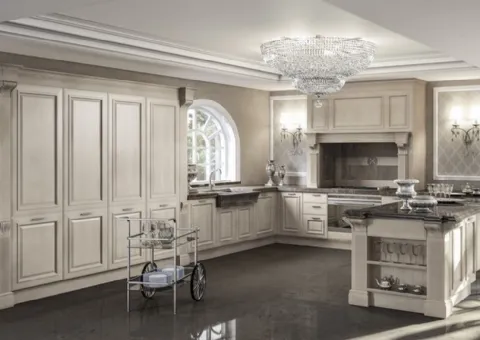 Cucina con Penisola Angolare e Top in Marmo