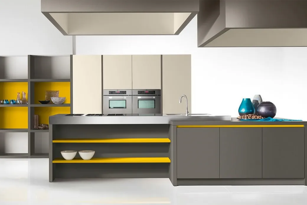 Cucina con Isola Laccato Opaco con Top in Acciaio