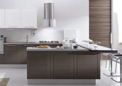 Cucina Moderna con Isola e Bancone 