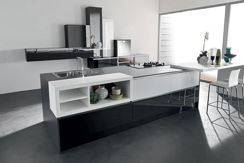 Cucina in Vetro con Tavolo a Penisola
