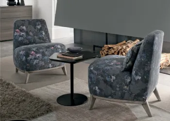 Poltrona Imbottita con Struttura in Legno
