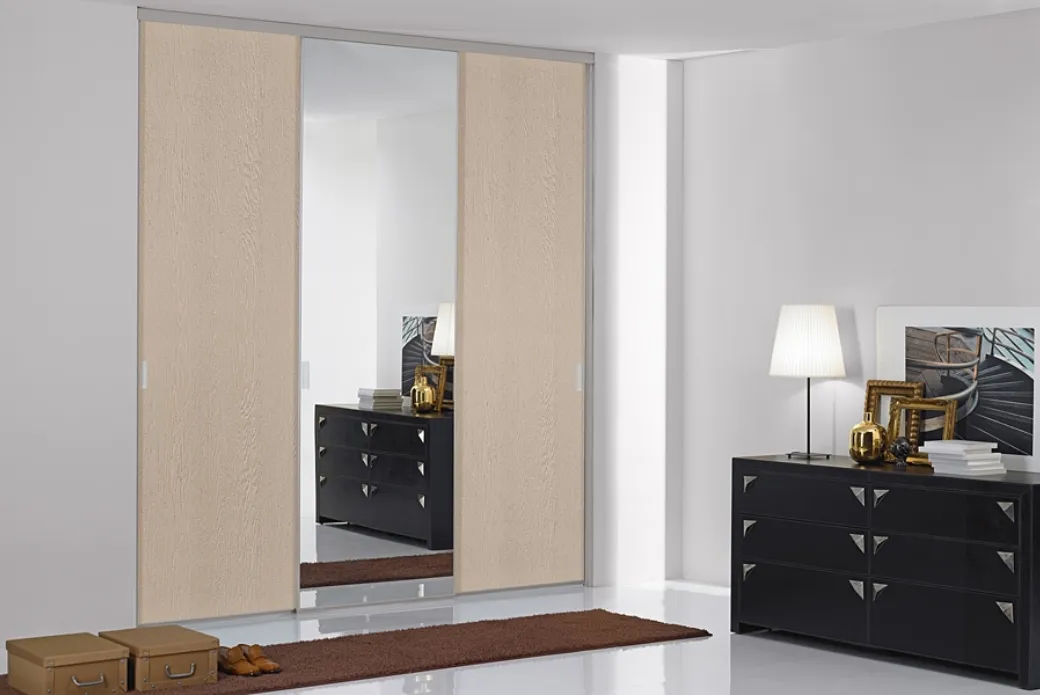 Armadio Tre Ante in Legno e Specchio