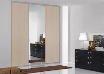Armadio Tre Ante in Legno e Specchio
