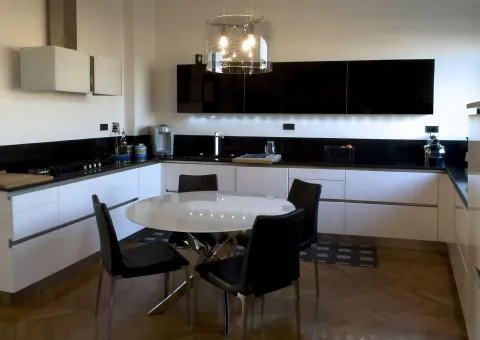 Cucina Laccata Lucida ad angolo