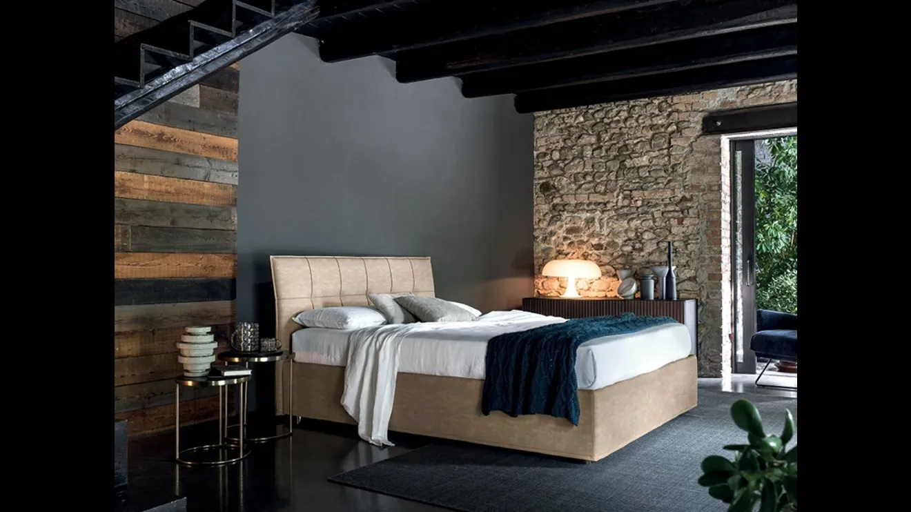 Letto in tessuto con testiera trapuntata Ambra di Rigosalotti