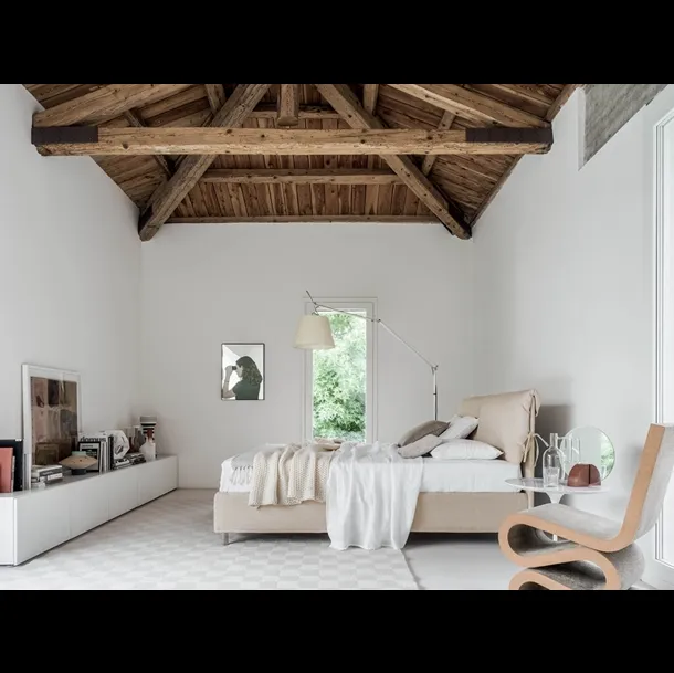 Letto in tessuto con testiera Max di Rigosalotti