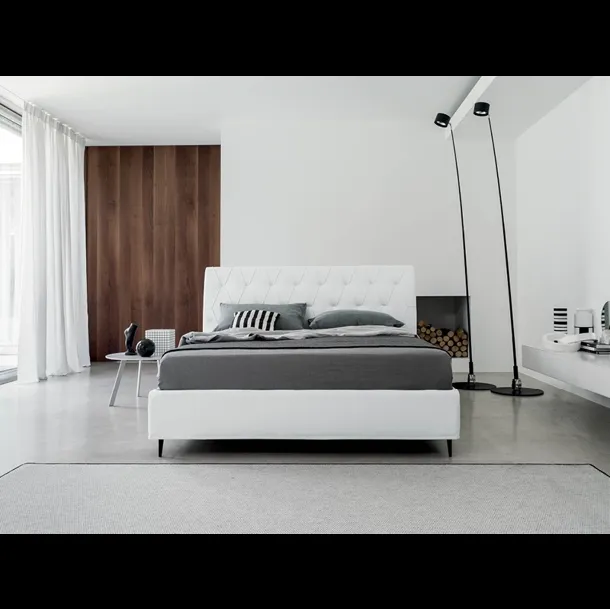 Letto in ecopelle Park con testiera trapuntata di Rigosalotti