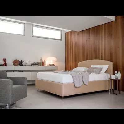 Letto in tessuto Duse con testiera arrotondata di Rigosalotti