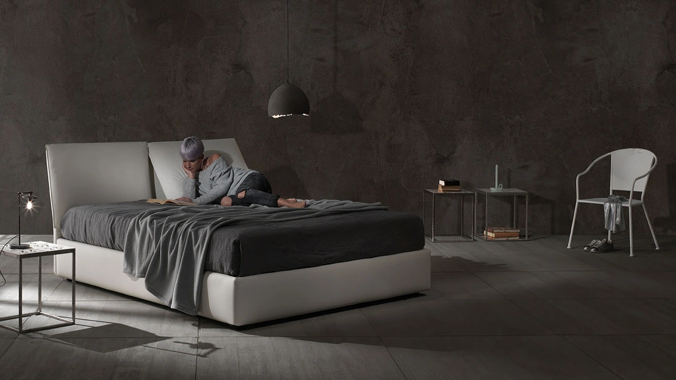 Letto matrimoniale Zoè Tre Ring 28 in vellutino imbottito di Excò