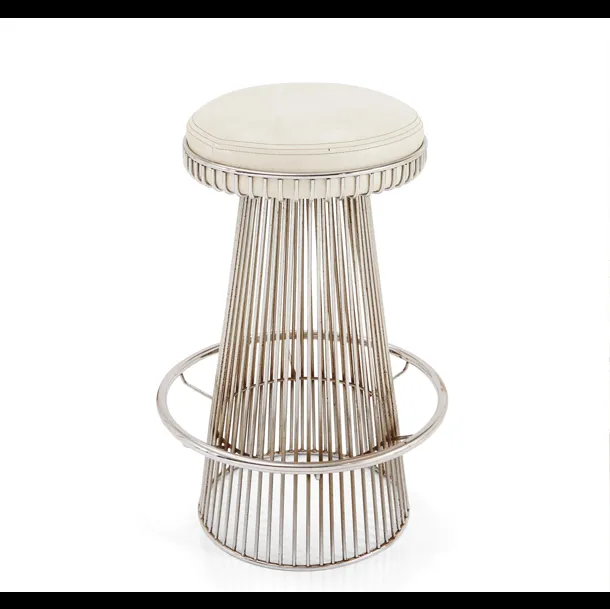 Sgabello Faro in metallo con seduta in pelle di Sigerico
